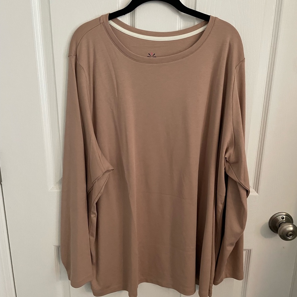 Izaac Mizrahi Essentials 3x long sleeve tee in soft latte brown color never worn